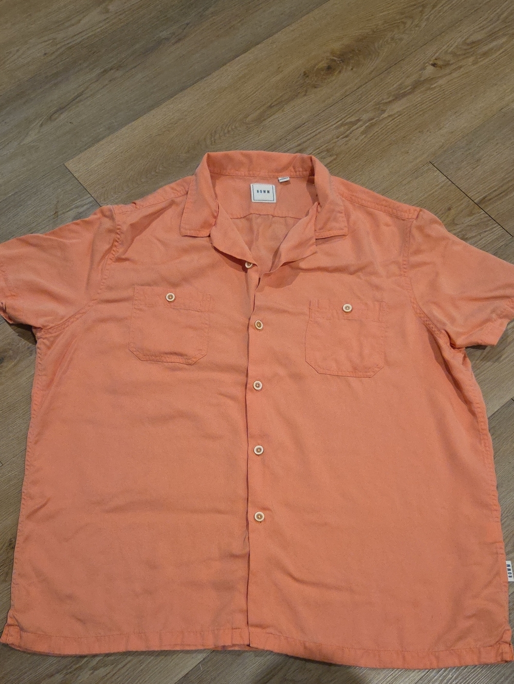 Casual Short-Sleeve Button-Down Shirt in Coral - ROWM